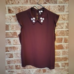 NWT Elle Flutter Sleeve Flower Top